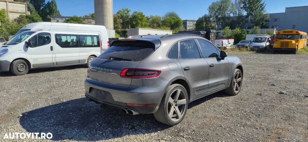 Porsche Macan S - 23