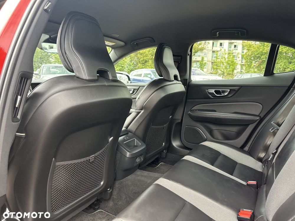 Volvo S60 B4 B R-Design - 34