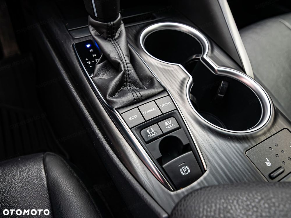 Toyota Camry 2.5 Hybrid Executive CVT - 24