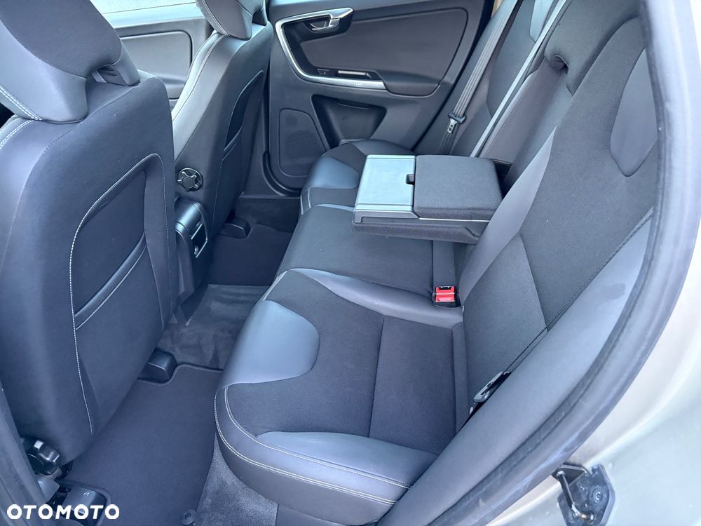 Volvo XC 60 DRIVe Momentum - 8