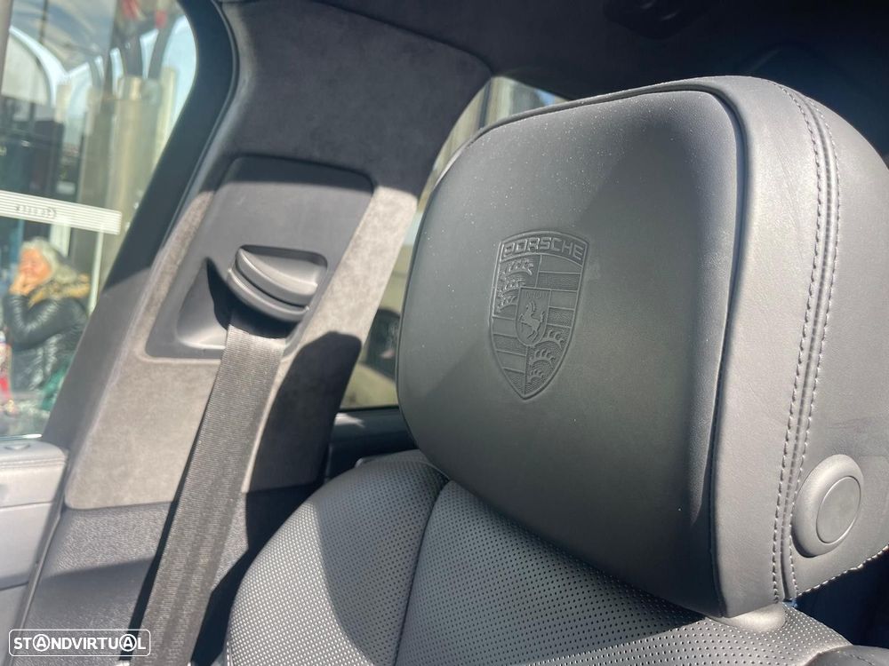 Porsche Macan Turbo - 36