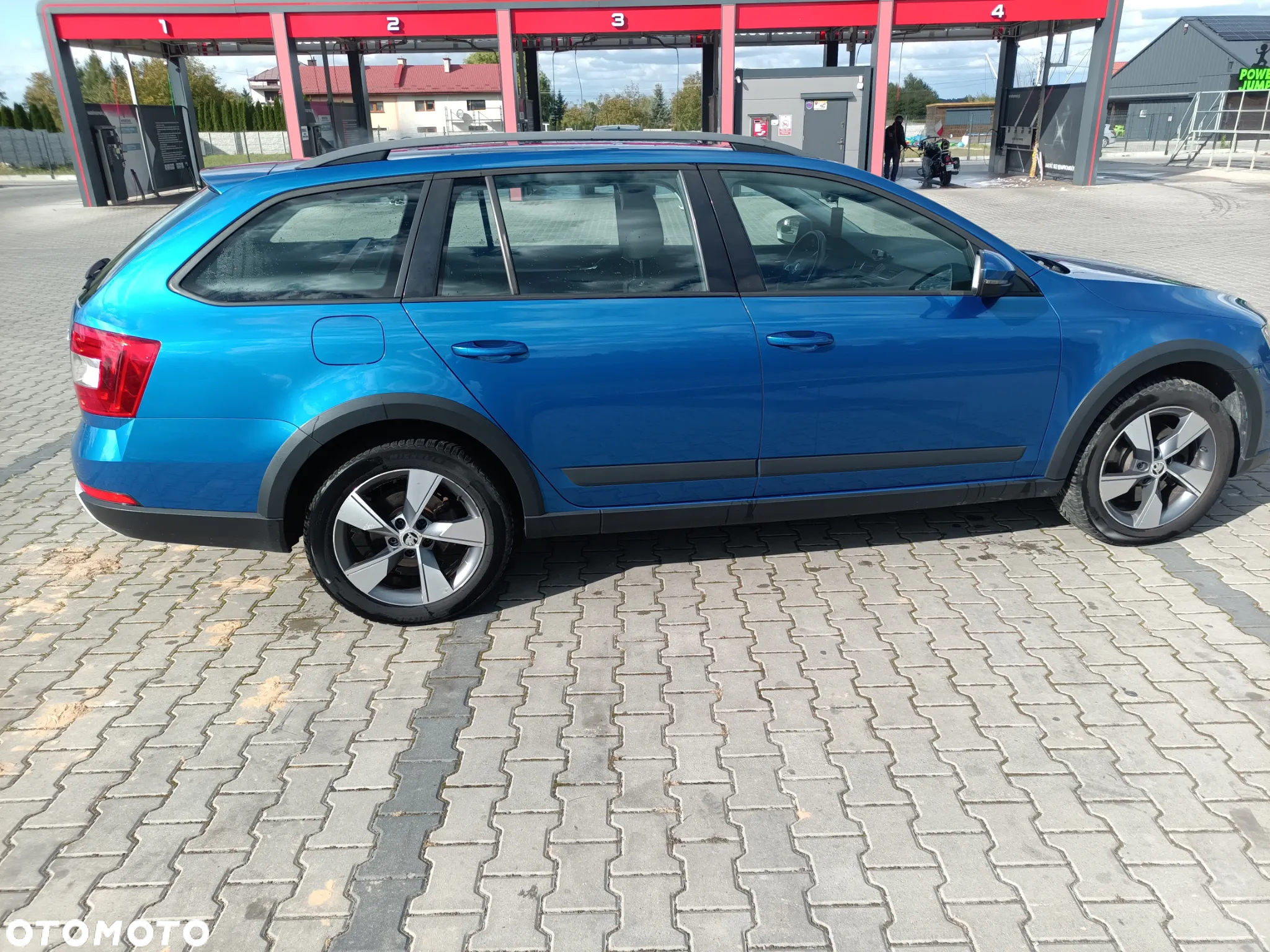 Skoda Octavia Combi 2.0 TDI 4x4 DSG Scout - 4