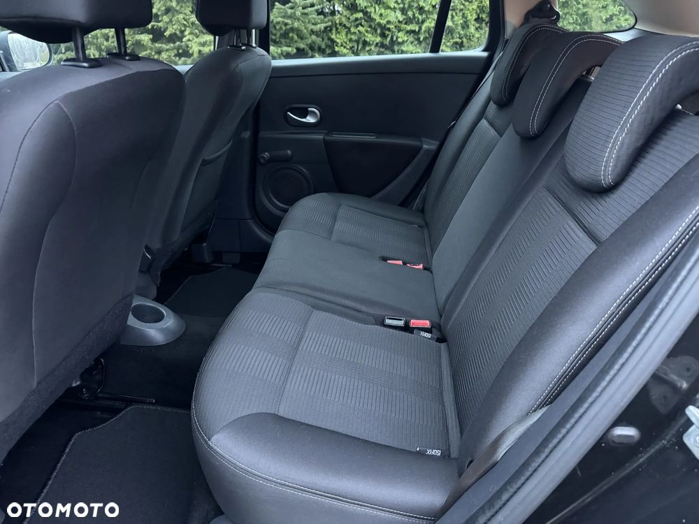 Renault Clio 1.2 16V 75 Expression - 8