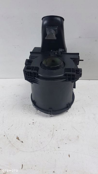 OBUDOWA FILTRA POWIETRZA ATEGO - 3