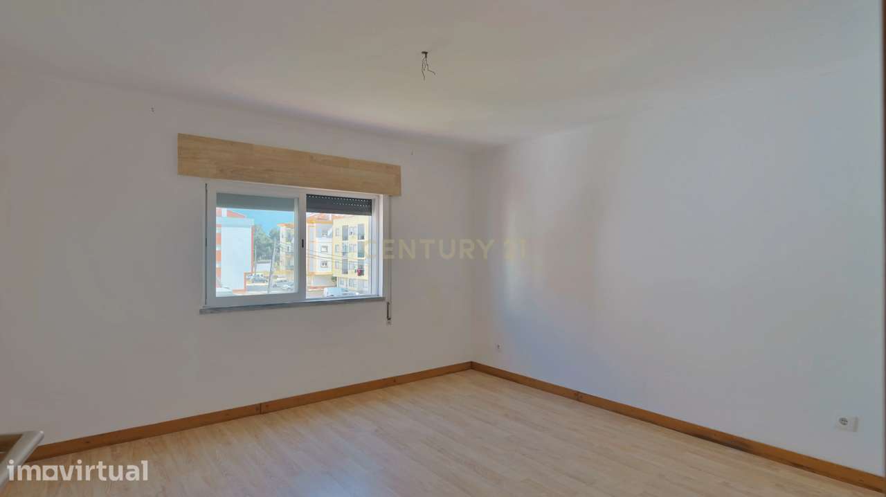 Moradia T6 e espaço comercial - Grande imagem: 2/29