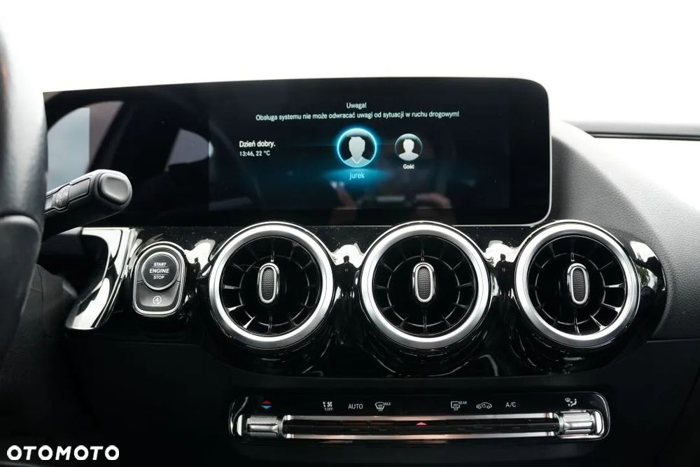 Mercedes-Benz GLA 200 Business Edition - 17