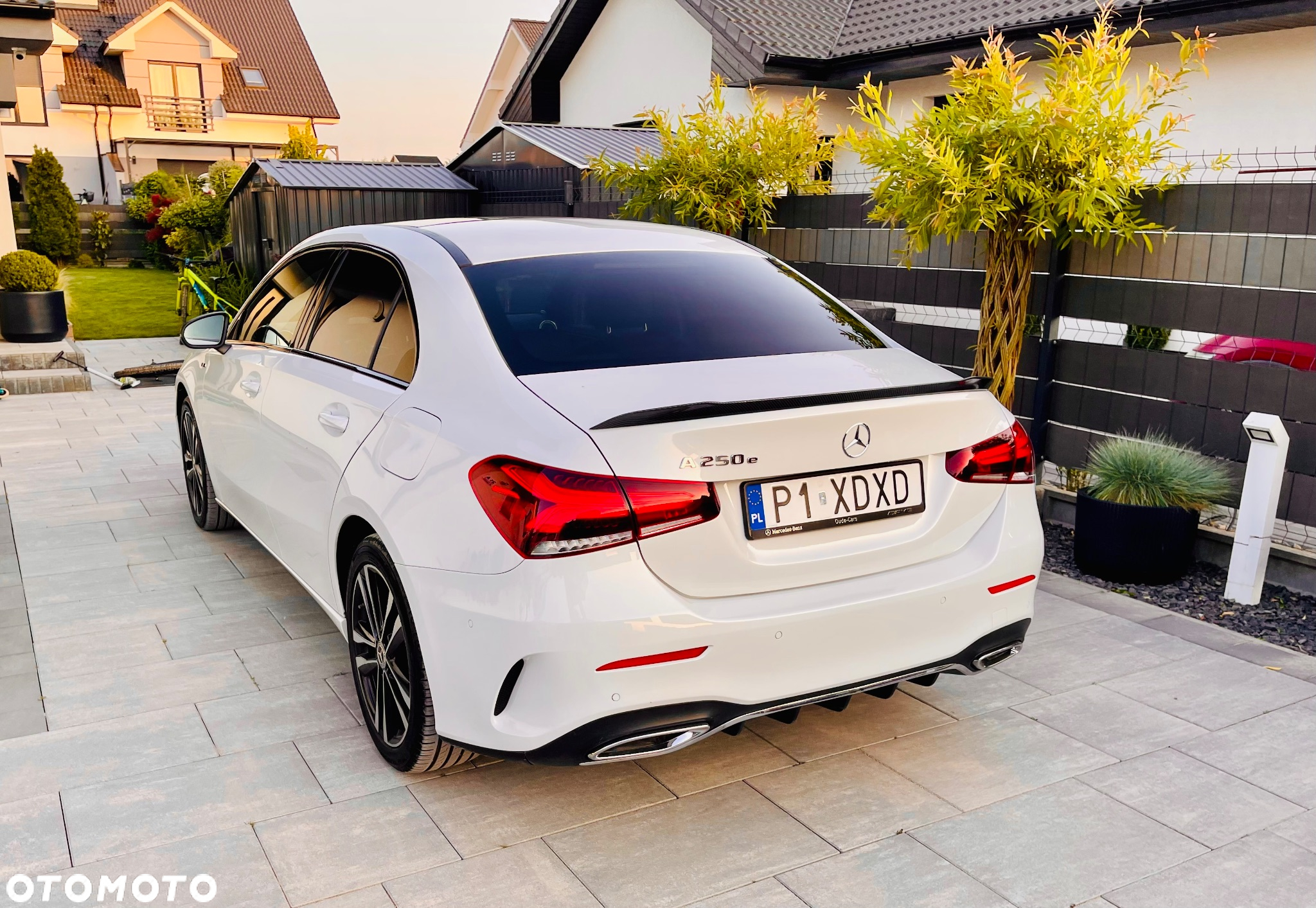 Mercedes-Benz Klasa A 250 E Progressive 8G-DCT - 3