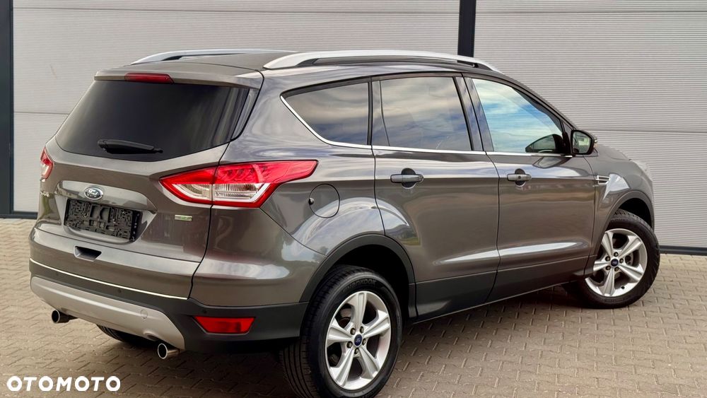 Ford Kuga 1.6 EcoBoost 2x4 Titanium - 4
