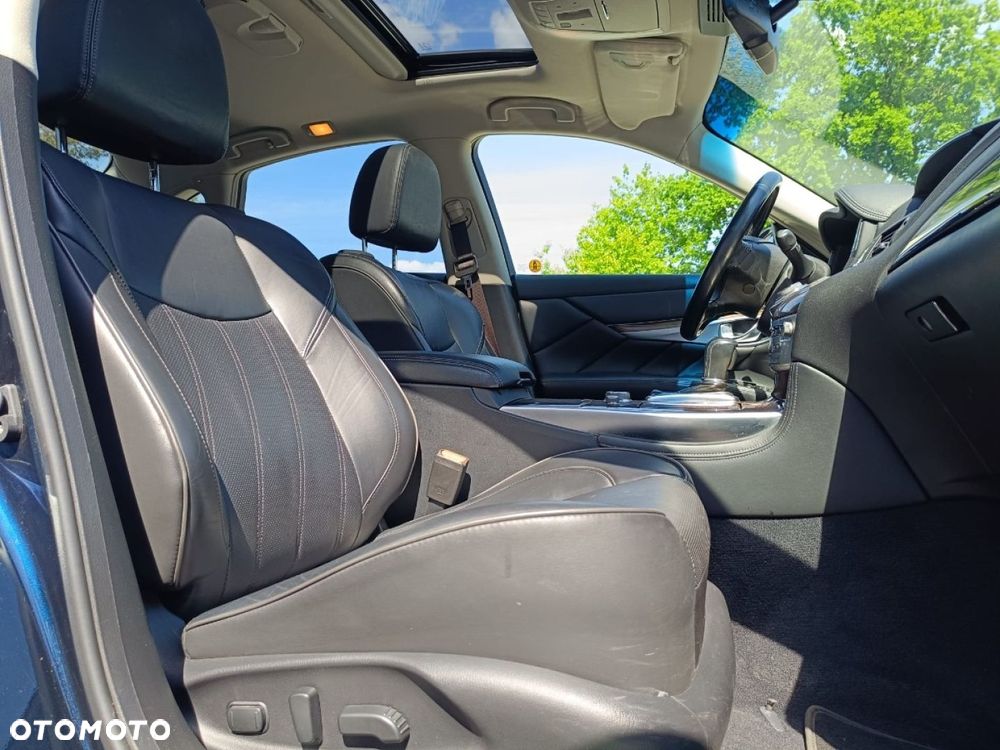 Infiniti Q70 - 31
