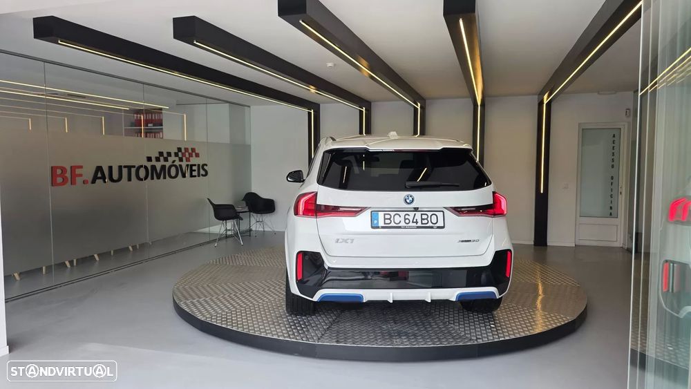 BMW iX1 xDrive30 Pack Desportivo M - 16