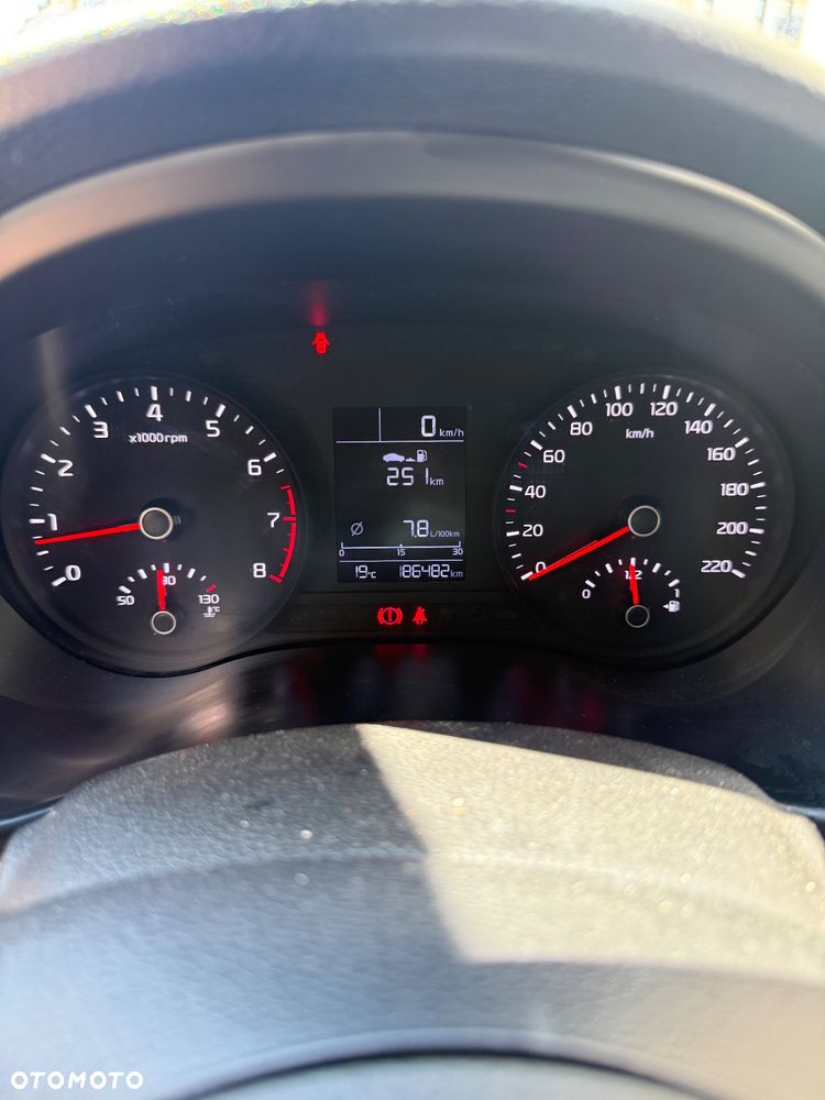 Kia Rio - 8