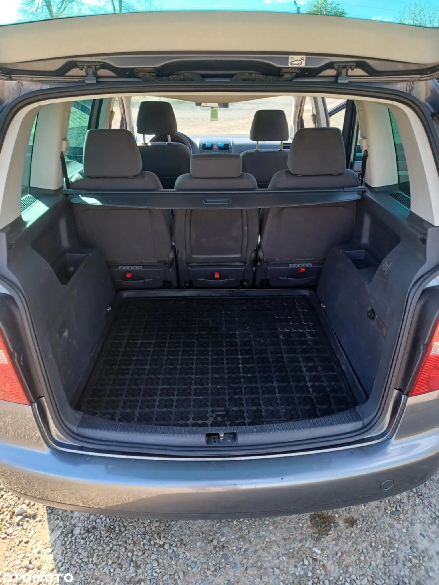 Volkswagen Touran - 12