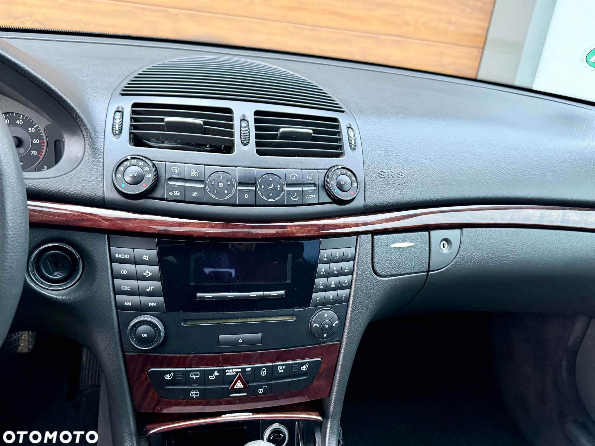 Mercedes-Benz Klasa E 240 T Classic - 21