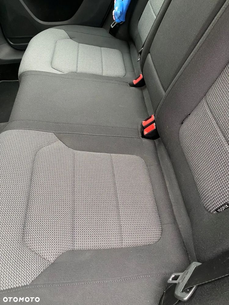 Volkswagen Passat - 11