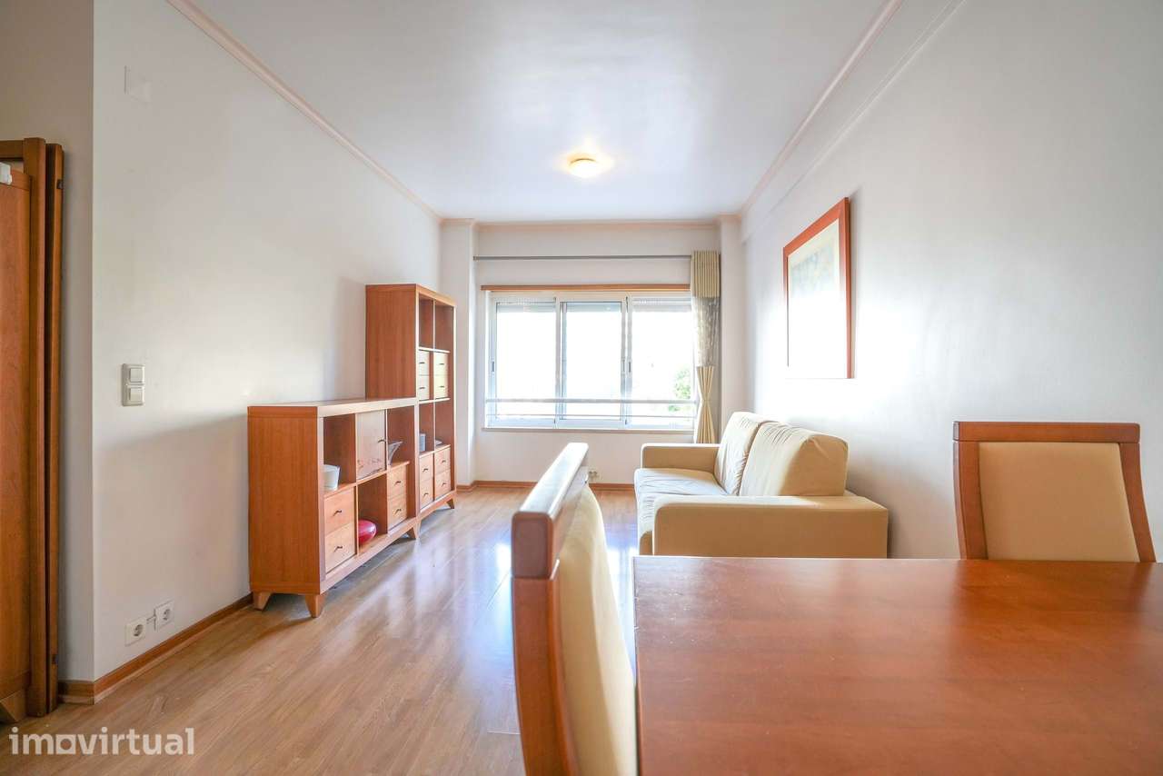 APARTAMENTO T1 COM GARAGEM E ARRECADAÇÃO EM TELHEIRAS | METRO, COMÉRCI - Grande imagem: 5/24