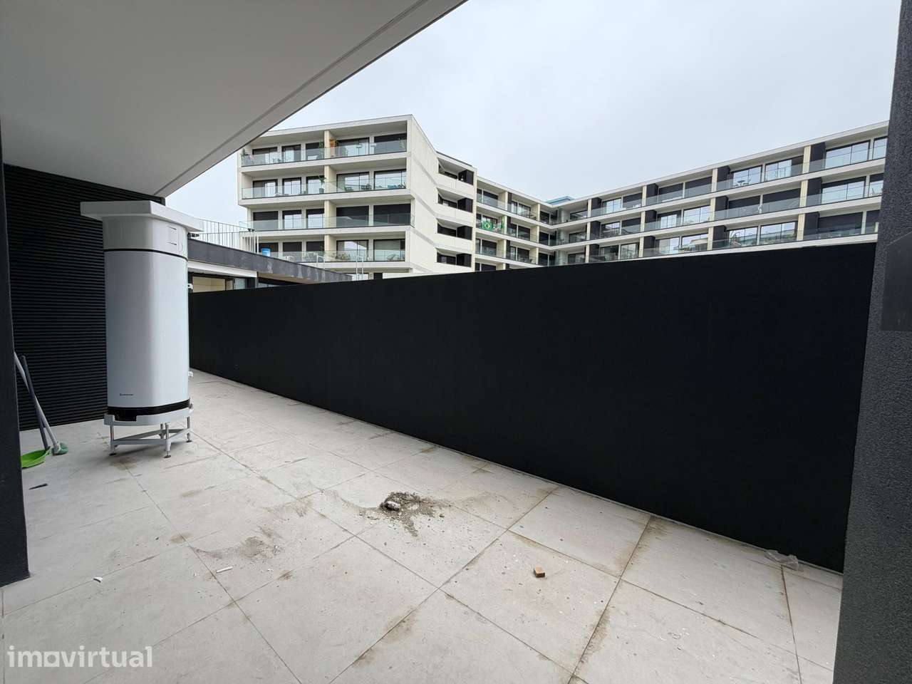 Apartamento T1 Novo c/ Lugar de Garagem em Santa Marinha (VL8) - Grande imagem: 3/24