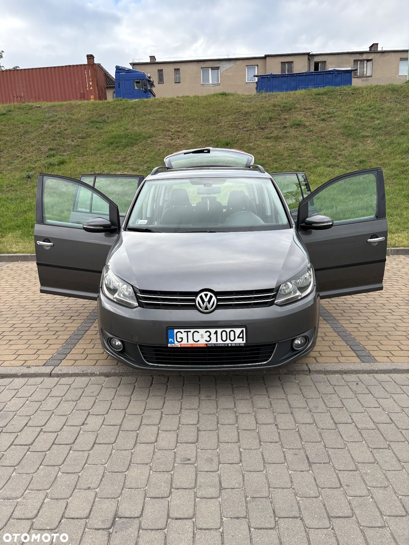 Volkswagen Touran - 1