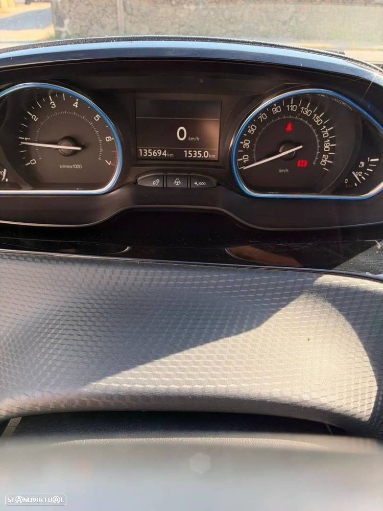 Peugeot 2008 1.2 PureTech Allure - 24