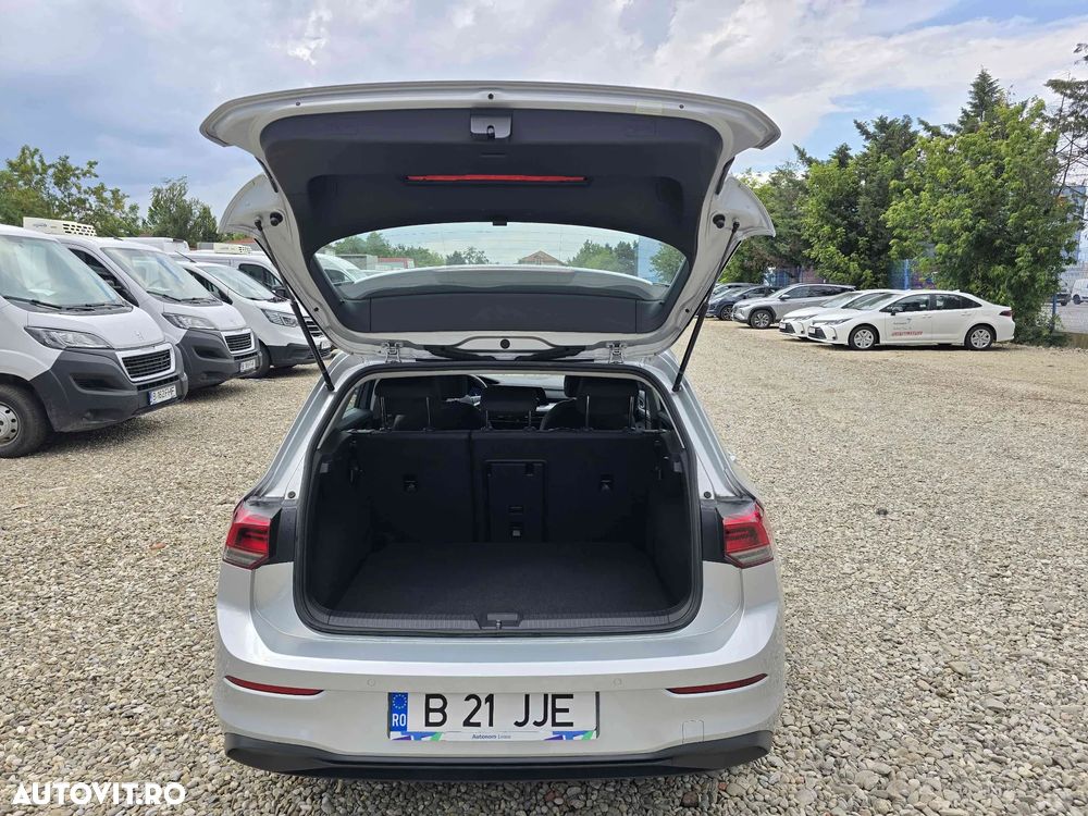 Volkswagen Golf - 8