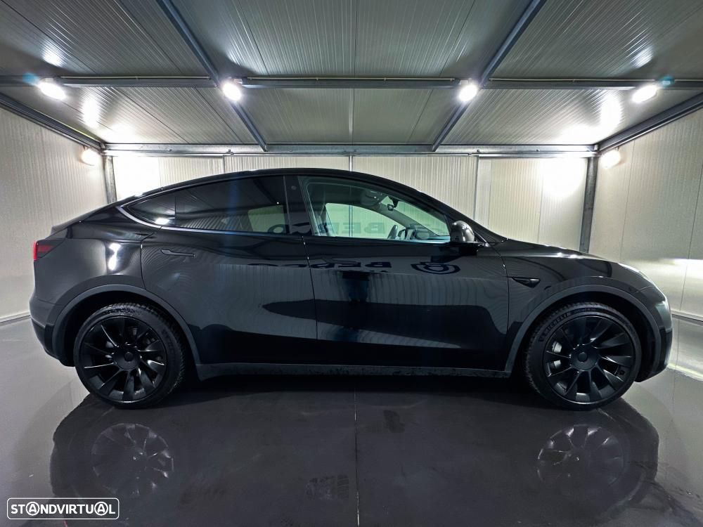 Tesla Model Y Long Range Dual Motor AWD - 12