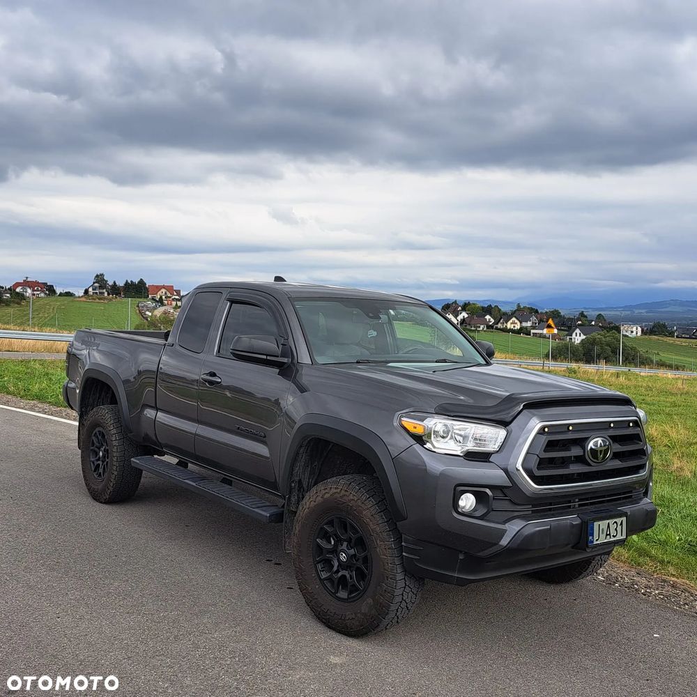Toyota Tacoma - 1