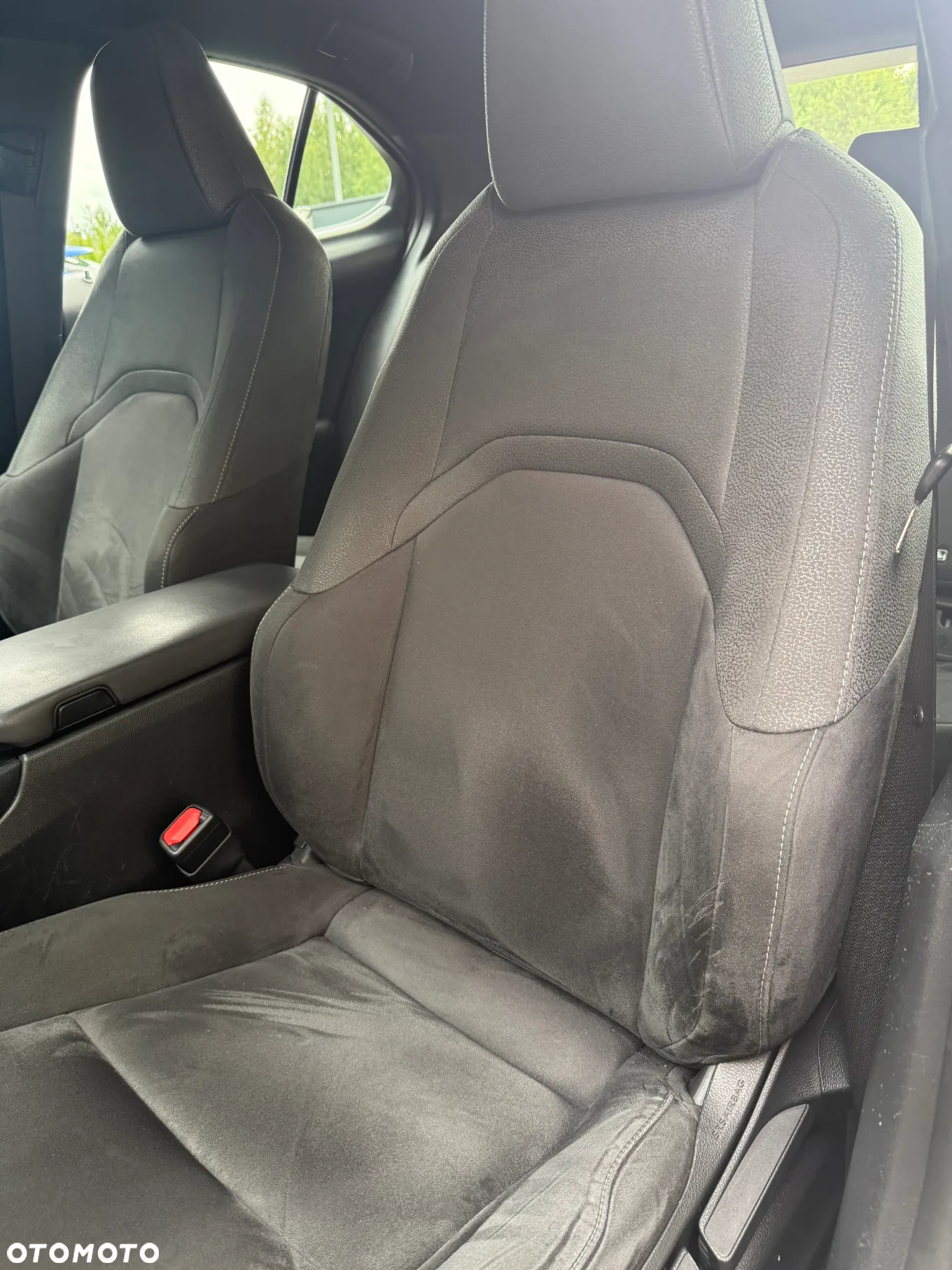 Lexus UX 250h (E-FOUR) Executive Line - 13