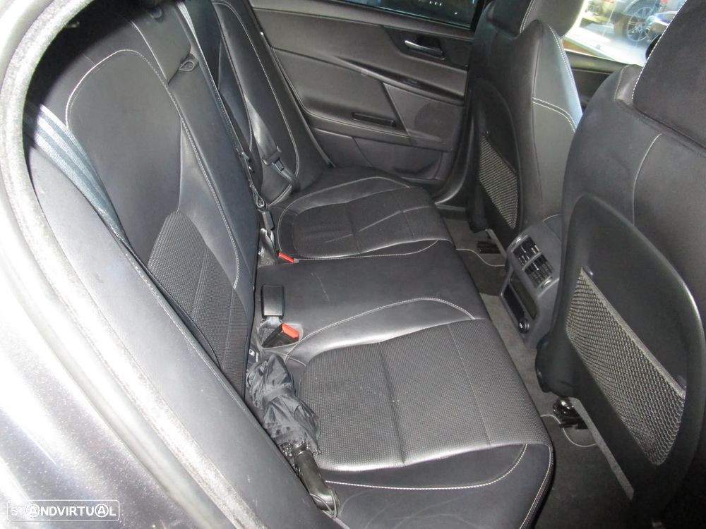 Jaguar XE 2.0 D R-Sport - 19