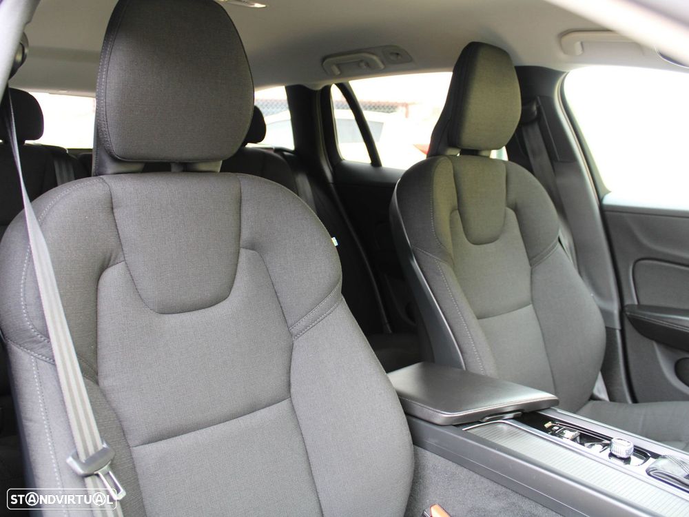 Volvo V60 2.0 D3 Momentum Plus Geartronic - 54