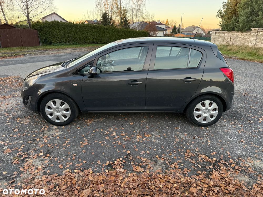 Opel Corsa 1.2 16V Cosmo - 24