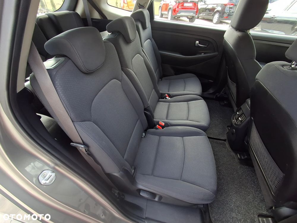 Kia Carens 1.7 CRDi M 7os - 13