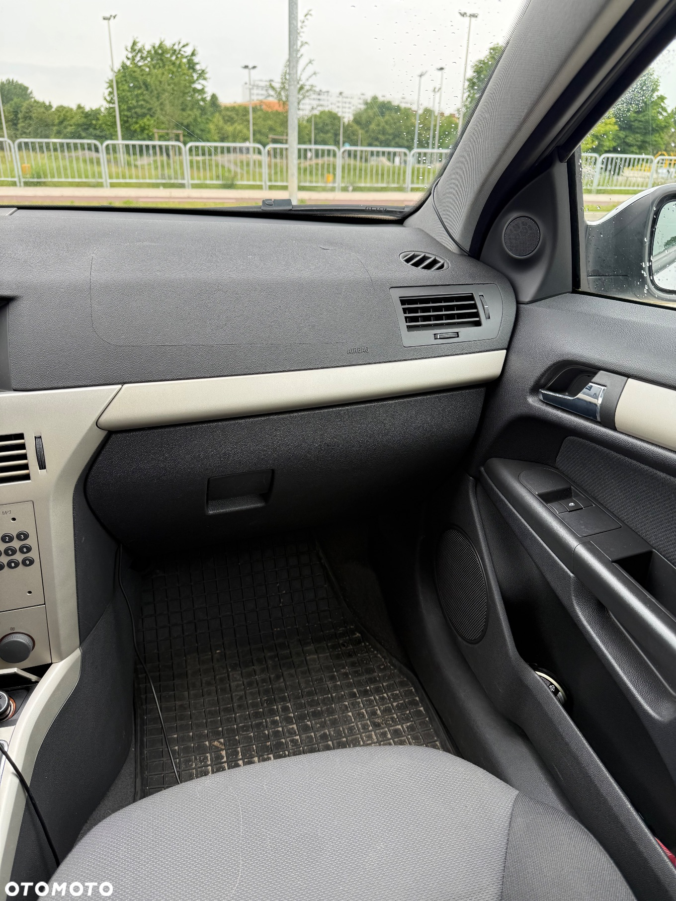 Opel Astra III GTC 1.8 Sport - 12