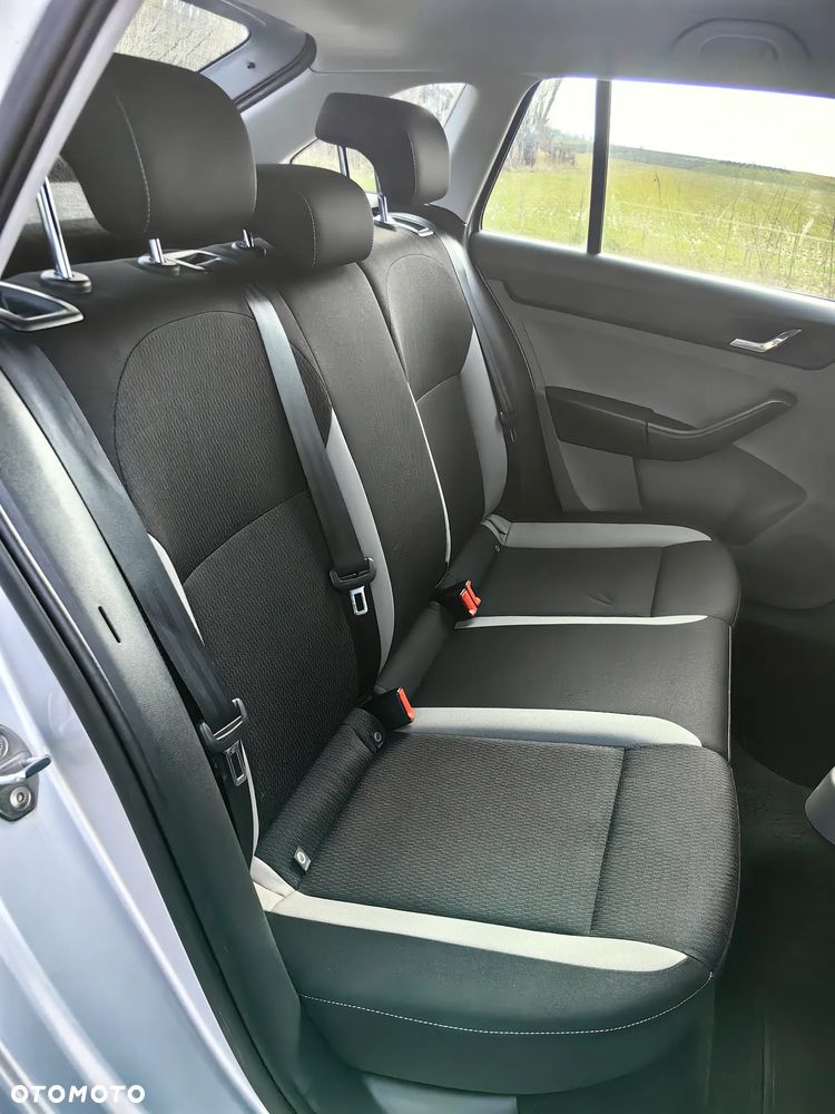 Skoda RAPID Spb 1.2 TSI Style Plus - 17