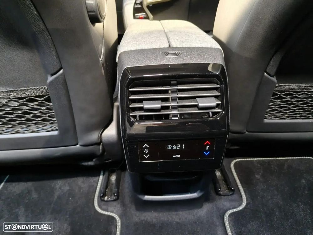 Peugeot e-5008 73 kWh GT — fotografia 42