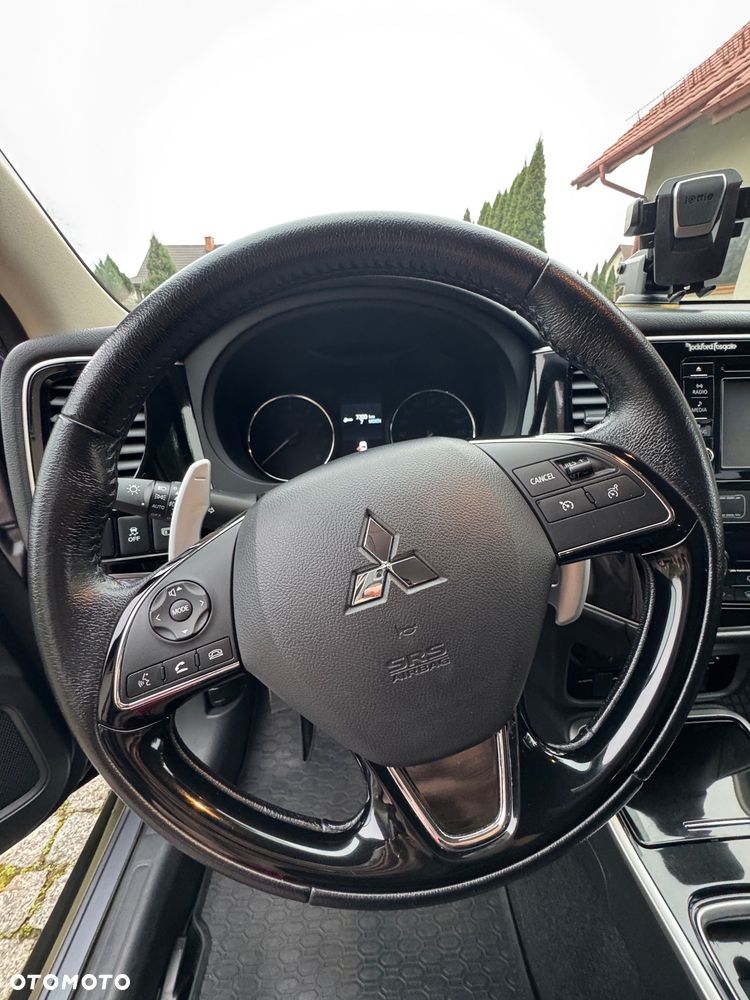 Mitsubishi Outlander - 12