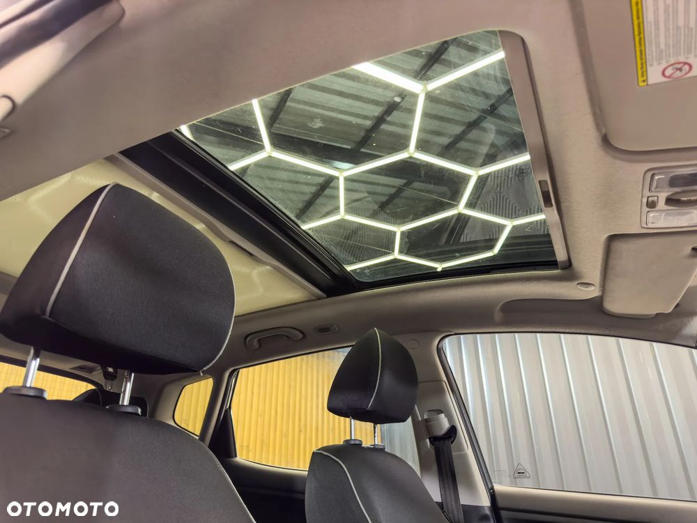 Kia Venga 2011 photo 3