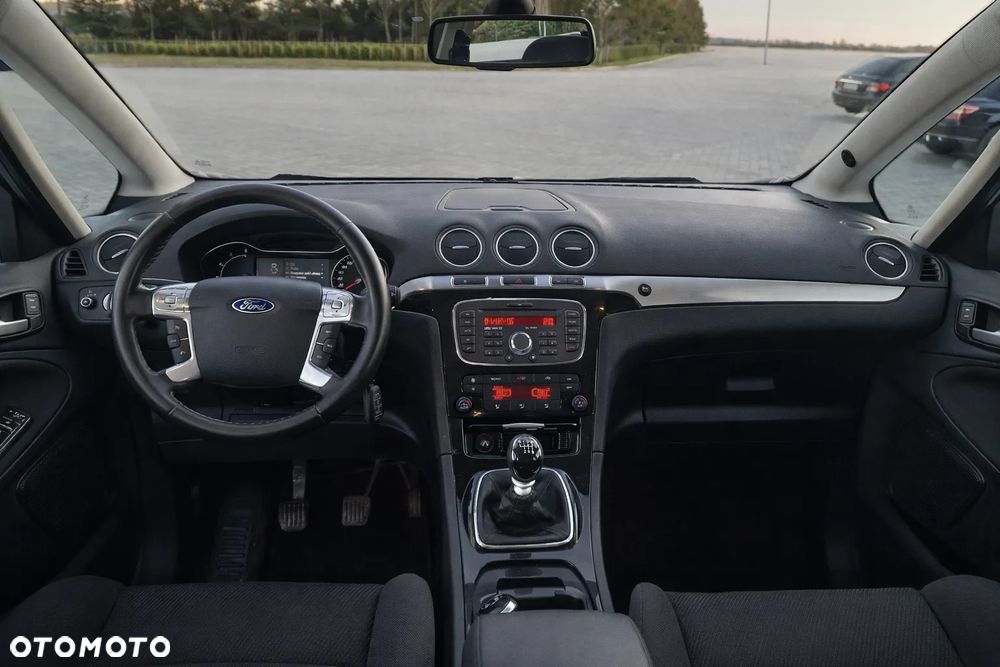 Ford S-Max - 12