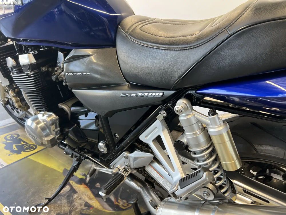 Suzuki GSX - 17