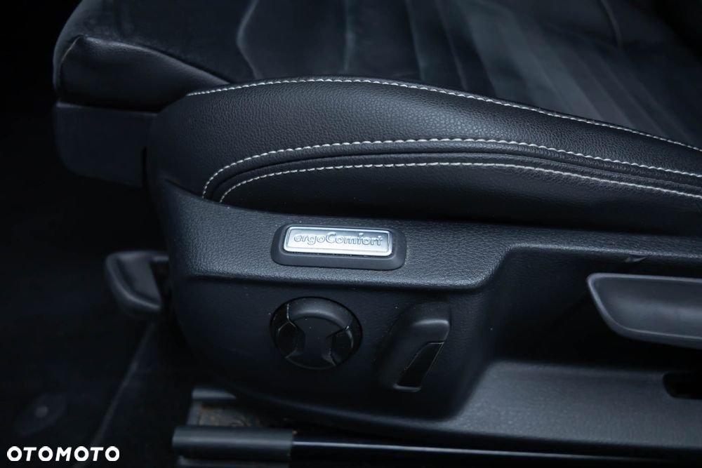 Volkswagen Passat Variant 2.0 TSI Business DSG - 14