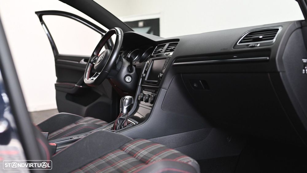 VW Golf 2.0 TSi GTi DSG - 37