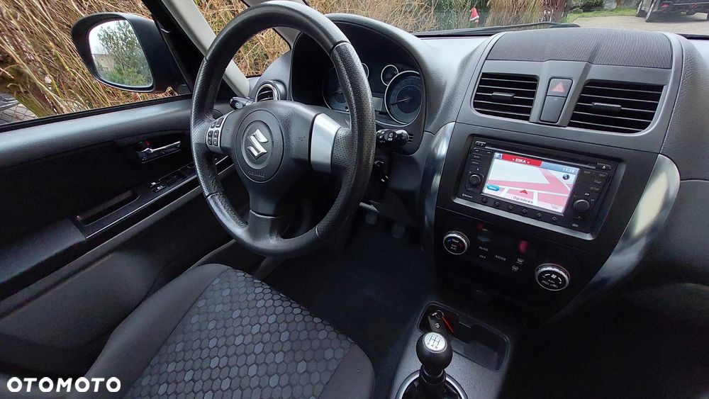 Suzuki SX4 1.6 Premium - 22