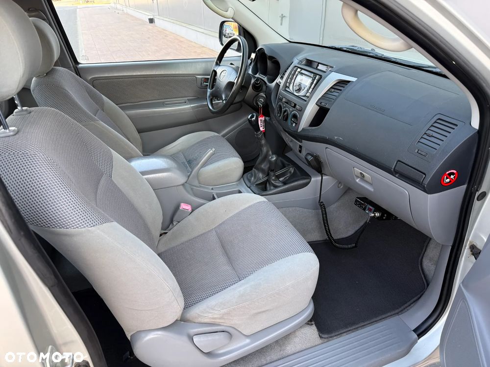 Toyota Hilux - 16