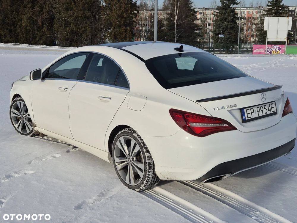 Mercedes-Benz CLA 250 4Matic 7G-DCT - 16