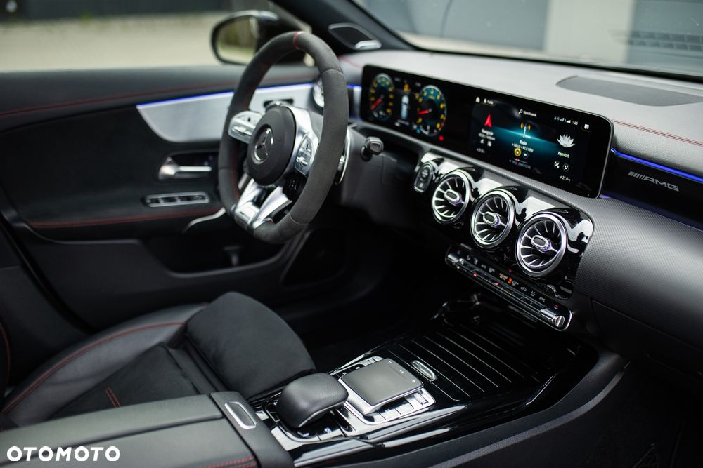 Mercedes-Benz CLA AMG 45 S 4-Matic 8G-DCT - 34