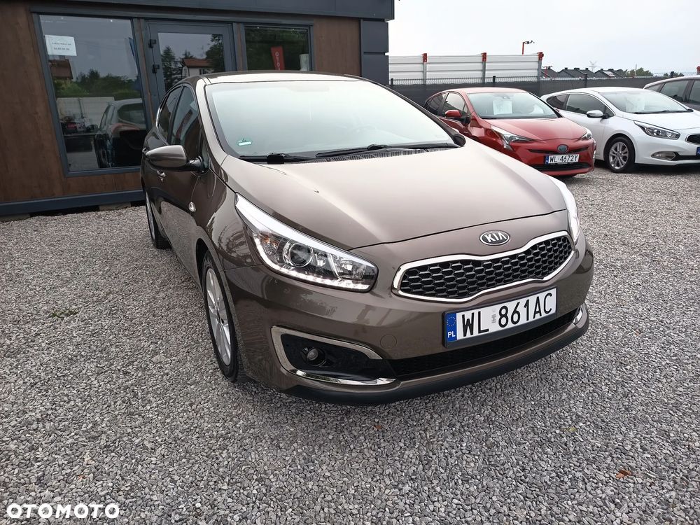 Kia Ceed 1.6 GDI Dream Team Edition - 9