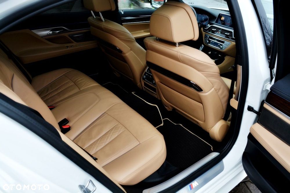 BMW Seria 7 750Li xDrive - 26