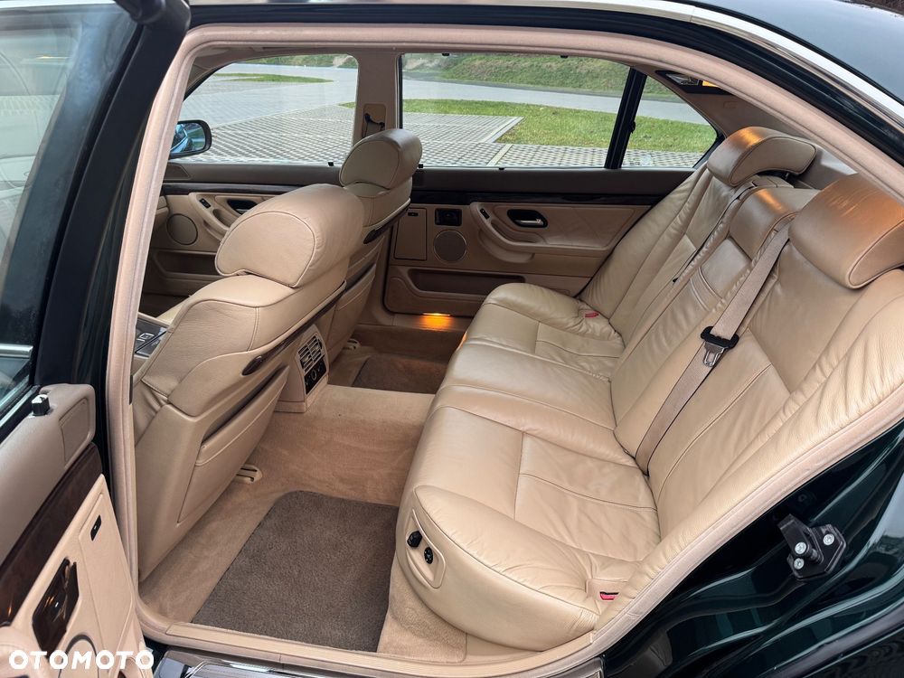 BMW Seria 7 750iL - 22