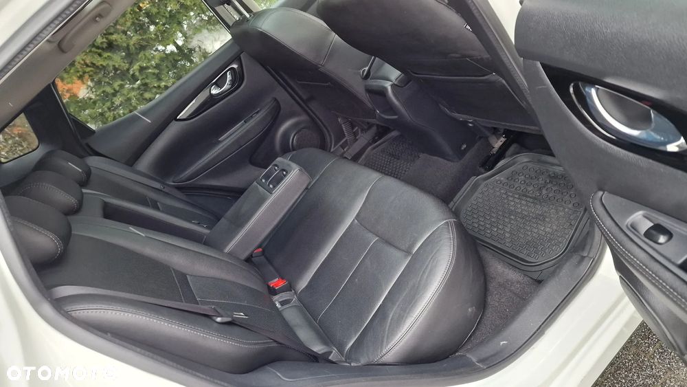 Nissan Qashqai 1.6 DCi Xtronic TEKNA - 22