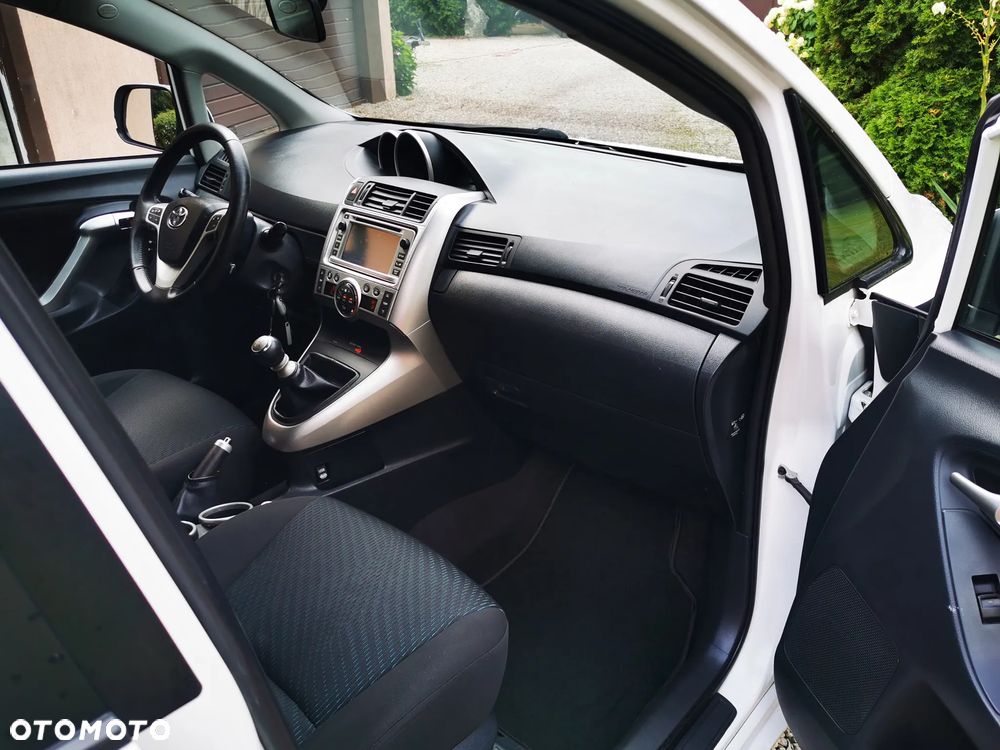 Toyota Verso 1.8 Premium 7os - 11