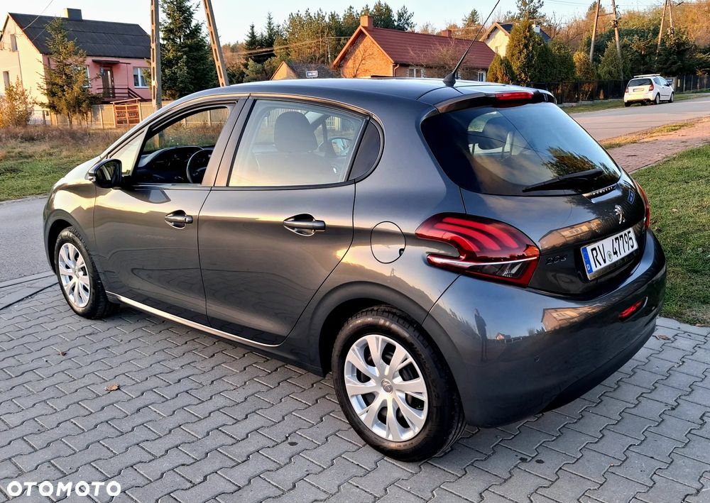 Peugeot 208 2016 photo 3