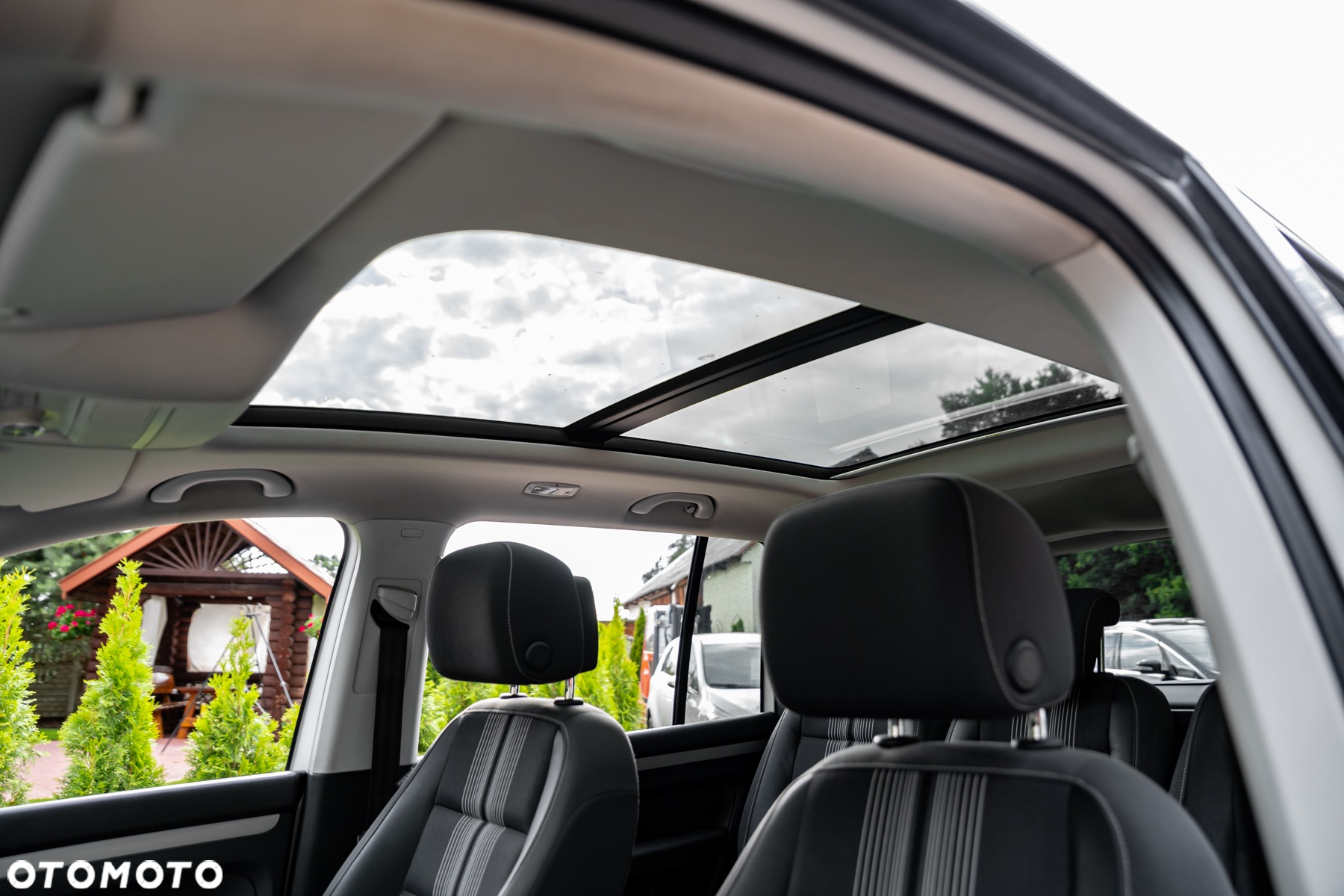 Volkswagen Touran 2.0 TDI DPF BlueMotion Technology MATCH - 28